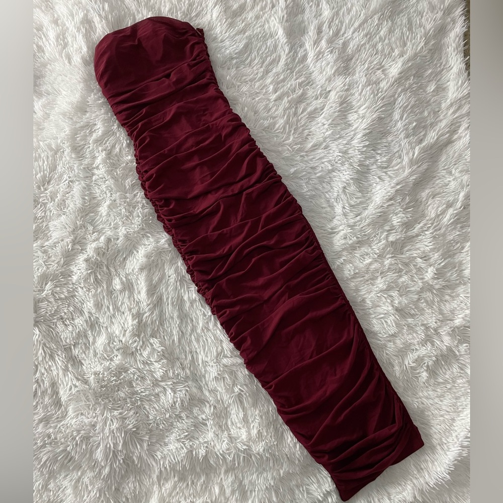 Elegant Burgundy Strapless Dress